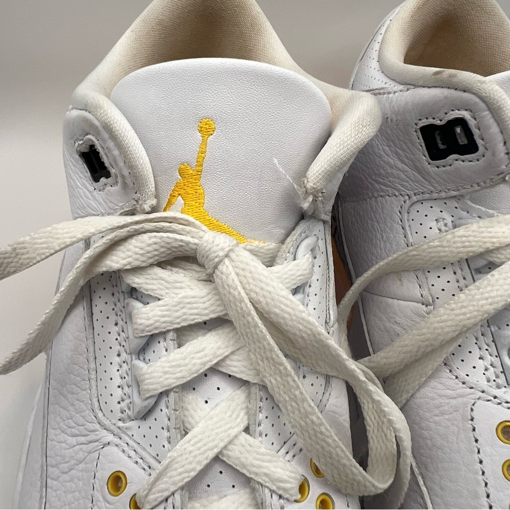 Air Jordan 3 Sneaker - Picture 3 of 9
